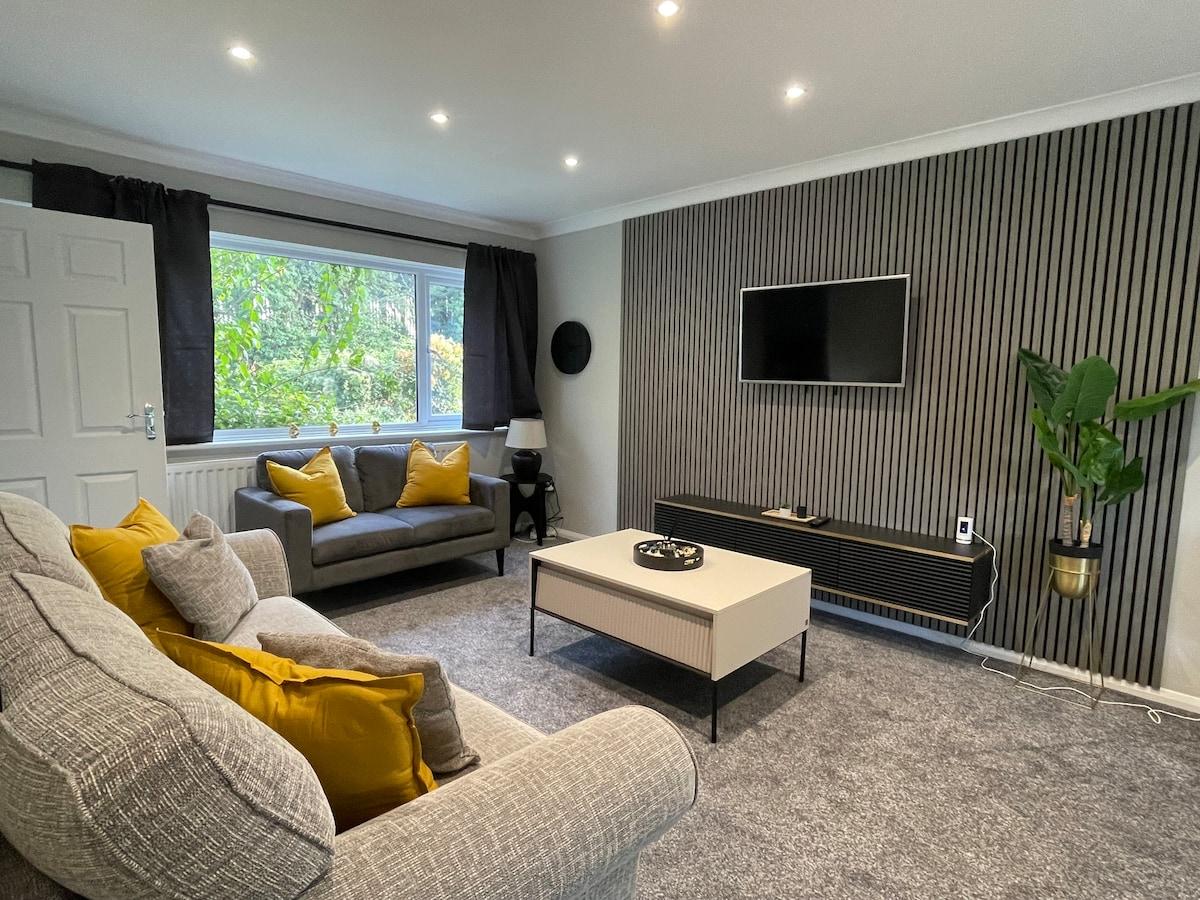Modern 4-Bed Home1