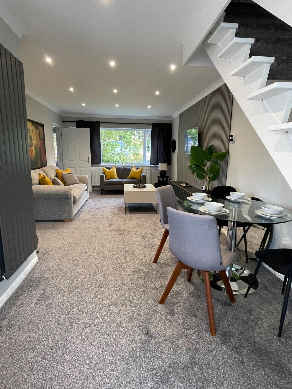 Modern 4-Bed Home5