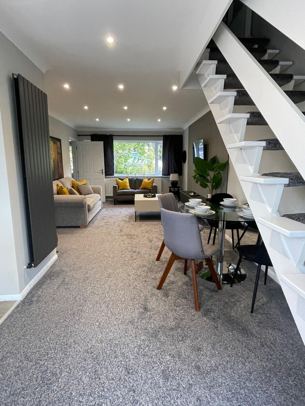 Modern 4-Bed Home6