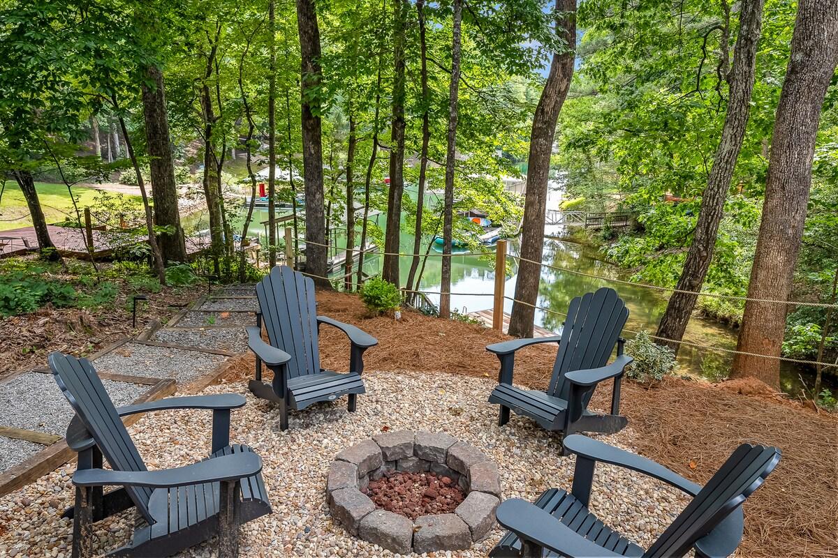 Lake Front, Private Dock, Pet Friendly!3