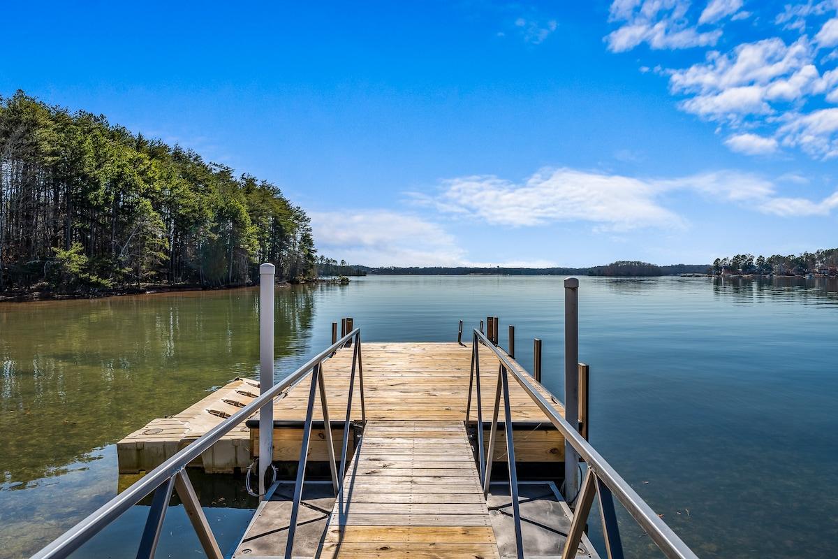 Kate's Kayak Cove on Lake Keowee!1