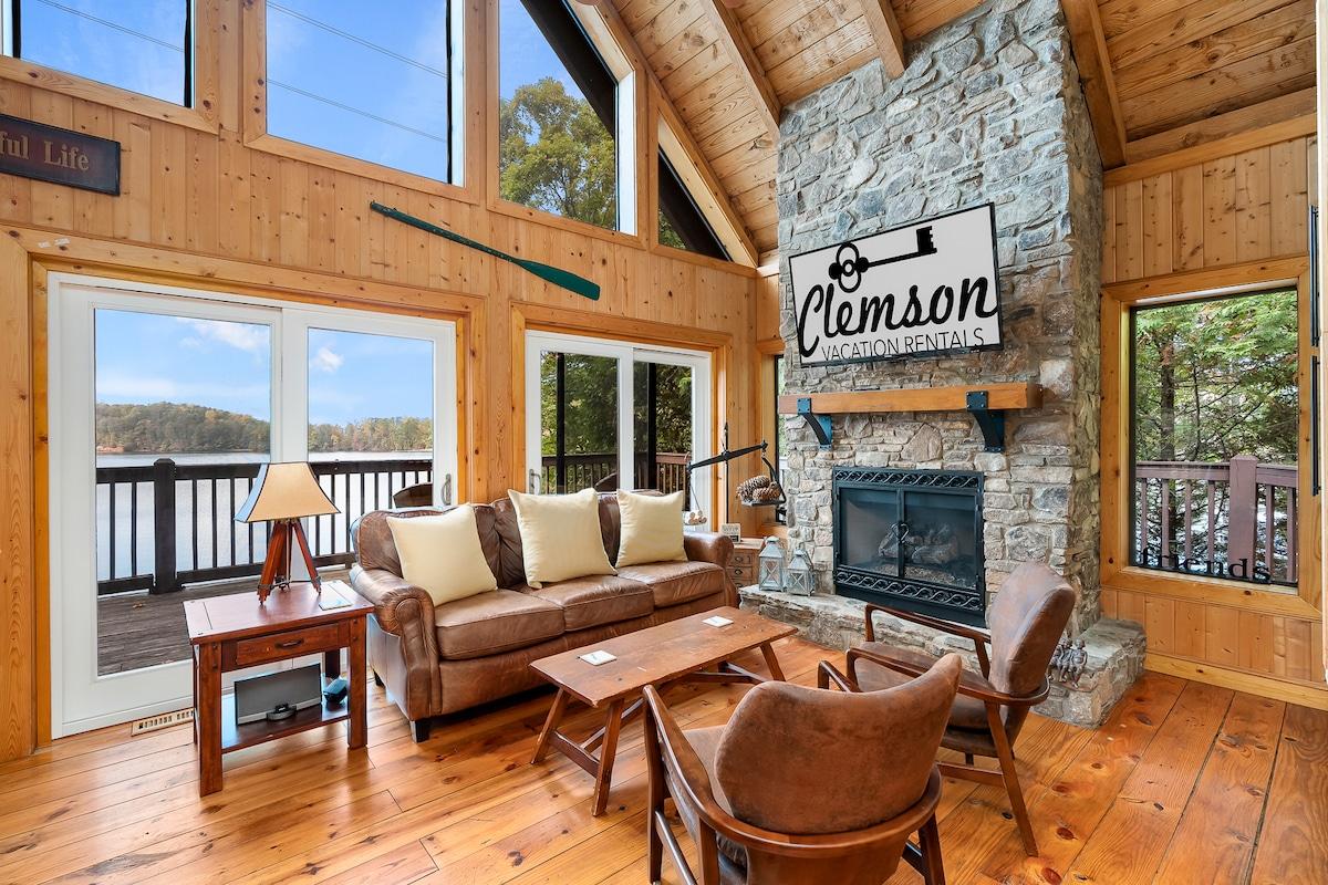 The Hangout at Lake Keowee with Hot Tub & Dock!3