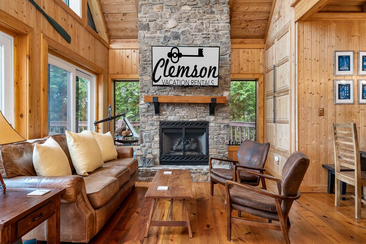 The Hangout at Lake Keowee with Hot Tub & Dock!6