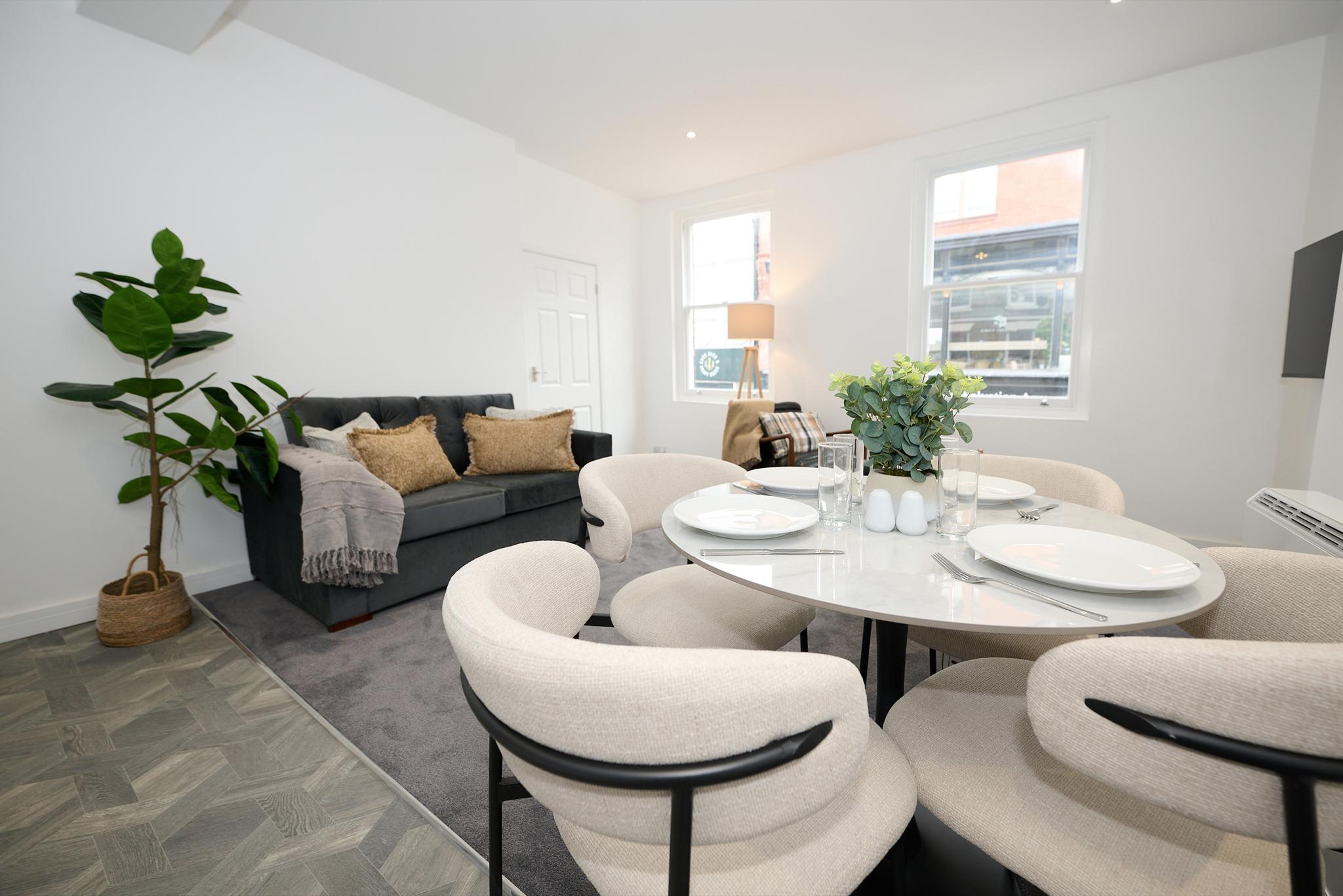Warm, Bright & Practical: Central Bedford 1BR Flat1