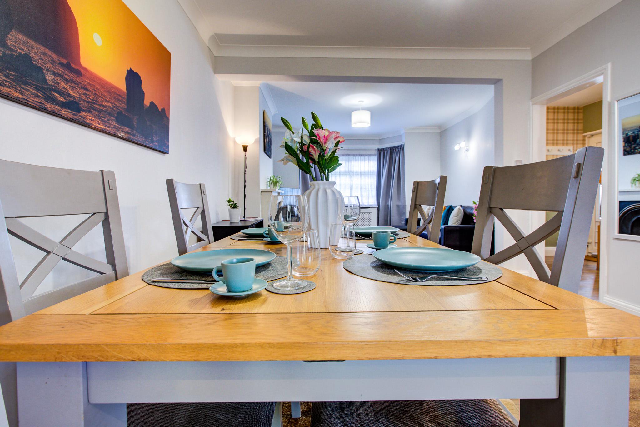Spacious 4-Bed House in Welling - Free parking4