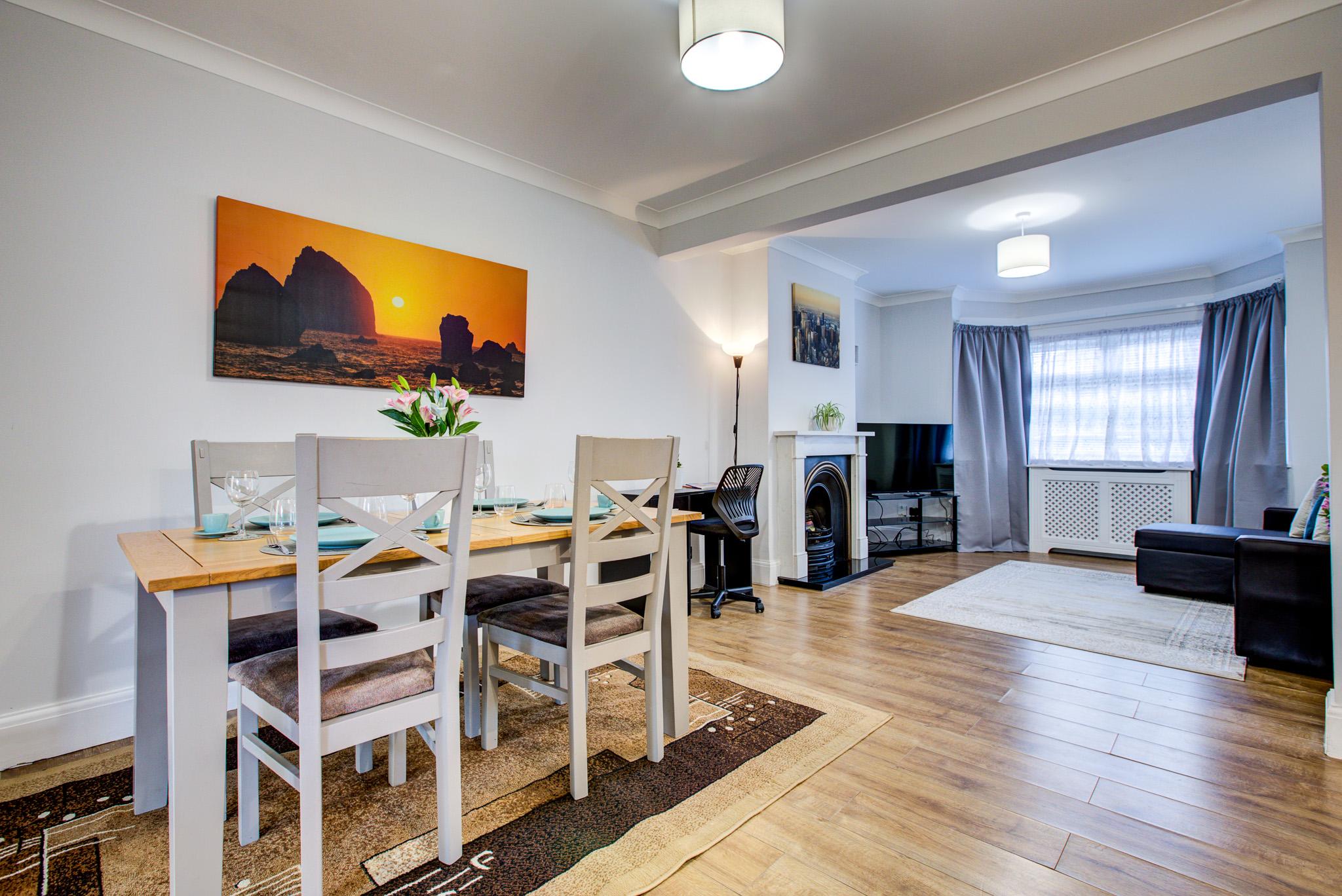 Spacious 4-Bed House in Welling - Free parking6