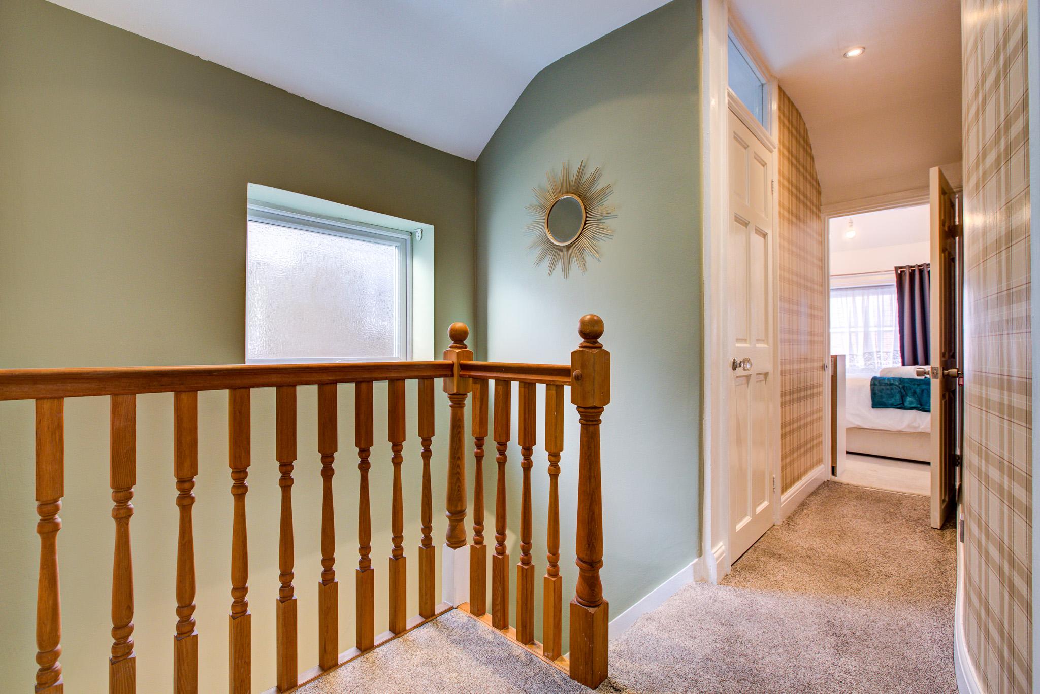 Spacious 4-Bed House in Welling - Free parking1