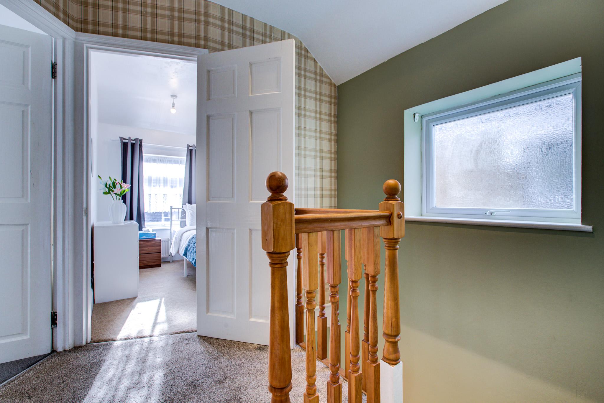 Spacious 4-Bed House in Welling - Free parking3