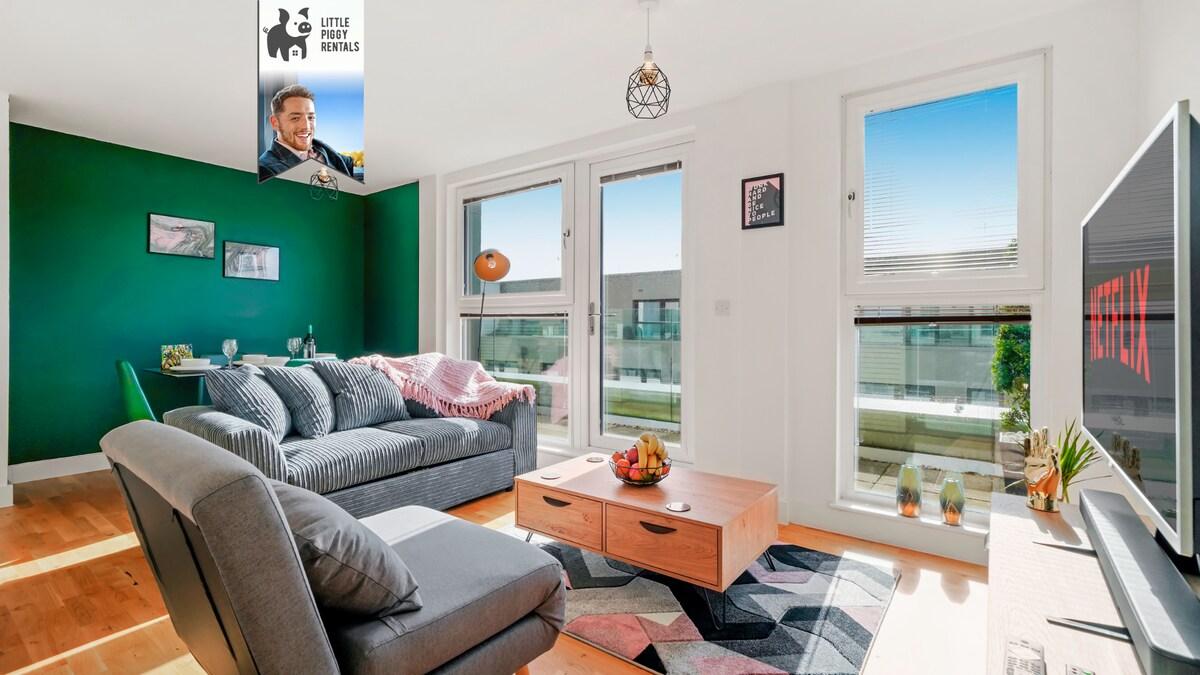 Luxury Penthouse with Balcony & 4K TV & Soundbar1