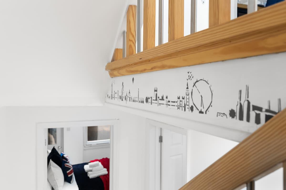 Trendy Split Level Apartment Shepherd Bush +Garden6