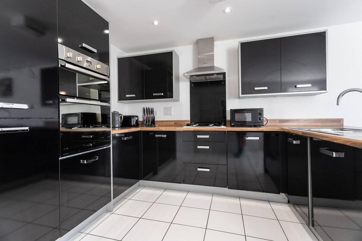 4 Bedroom Townhouse - Sleeps up to 7 Contractors4
