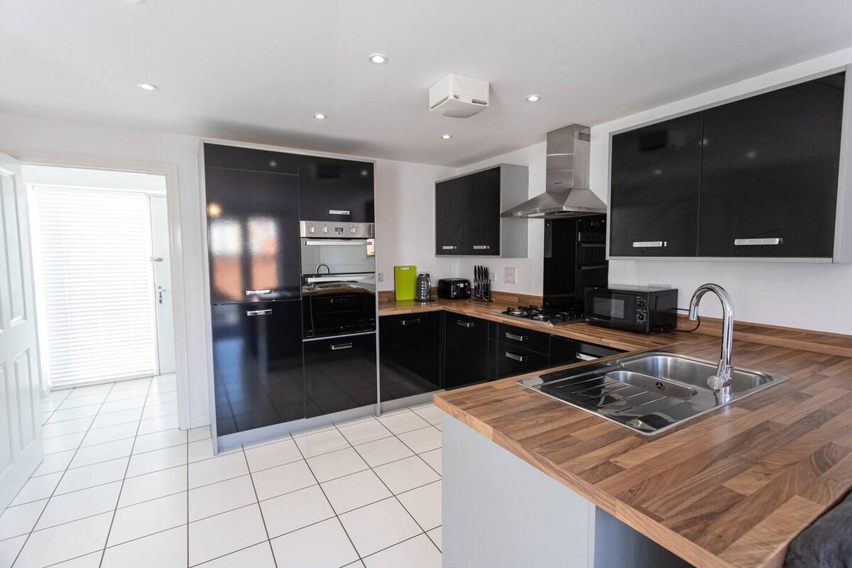 4 Bedroom Townhouse - Sleeps up to 7 Contractors5