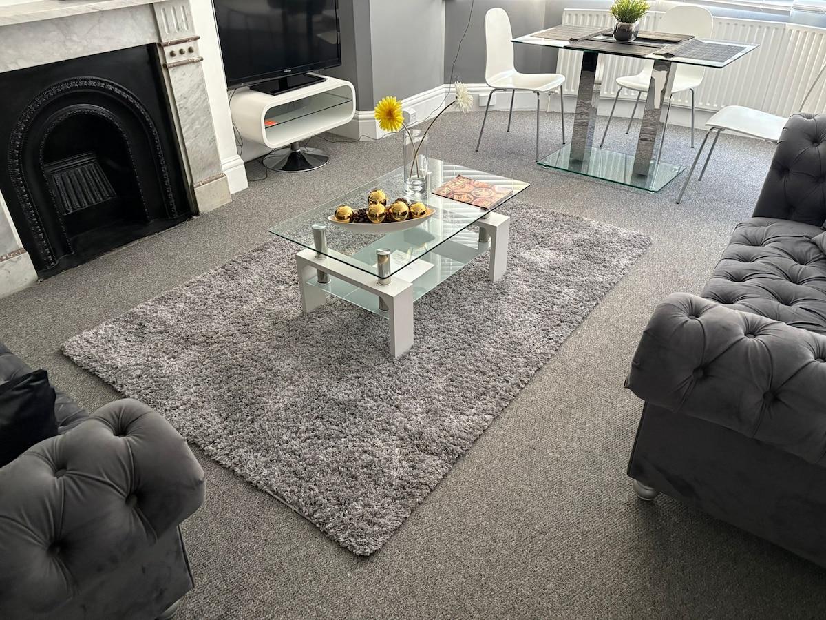 Modern 2-Bed Home Sleeps 3 Near Palmers Green Stn1