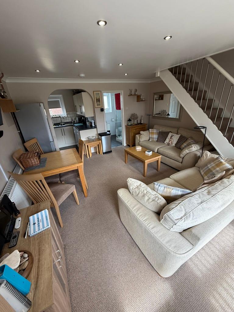 Lovely 3 Bedroom holiday Home Next to the Sea4