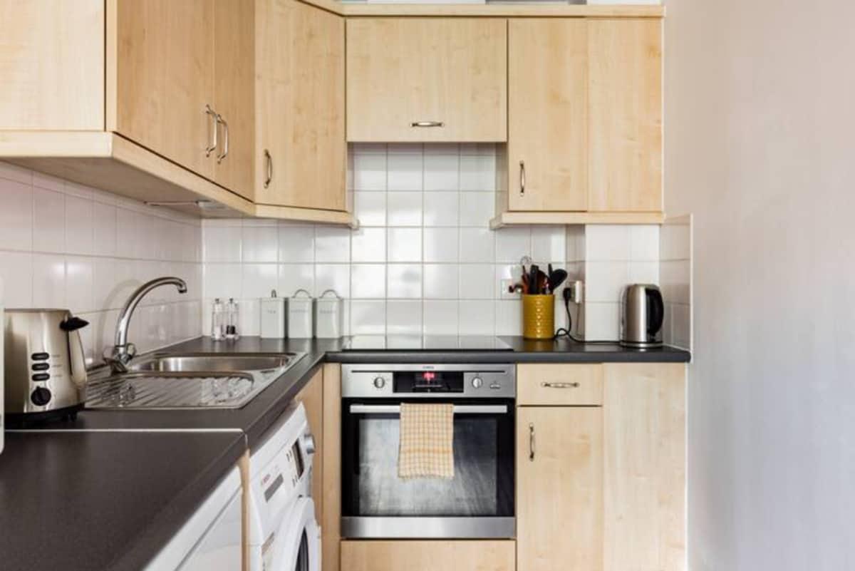 Spacious 1BR Flat •Sleeps 4 • Lift• London Eye Apt3