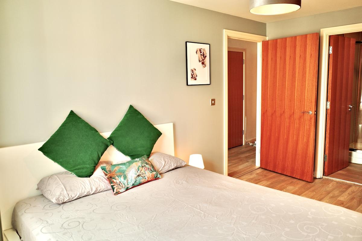 Central 2BR Birmingham Apt - Free Parking1