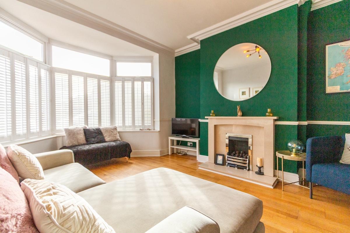 Charming Getaway: 3BR Home in the Heart of Chester1