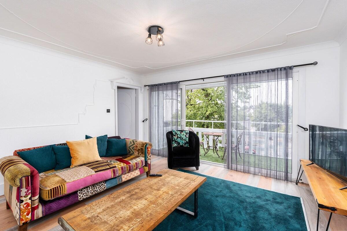 3 BR Chic Home with Balcony & Free Parking!1