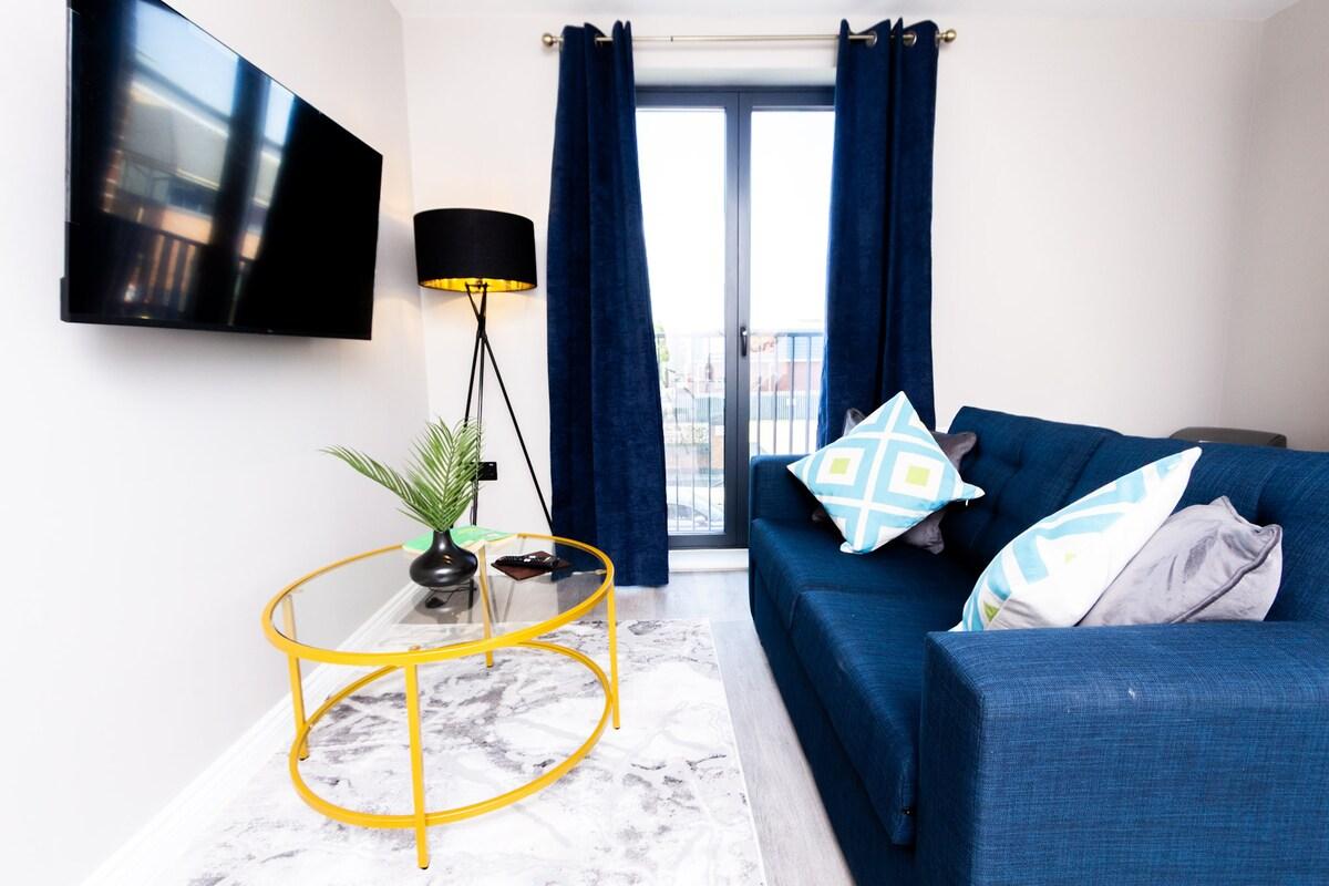 Modern 1BR Apt with City Views – Walk to Leeds CC1