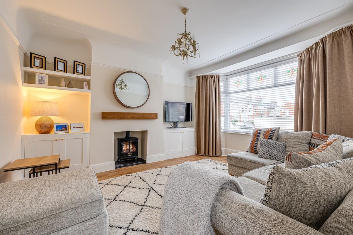 Elegant 3BR House near Liverpool City Centre1