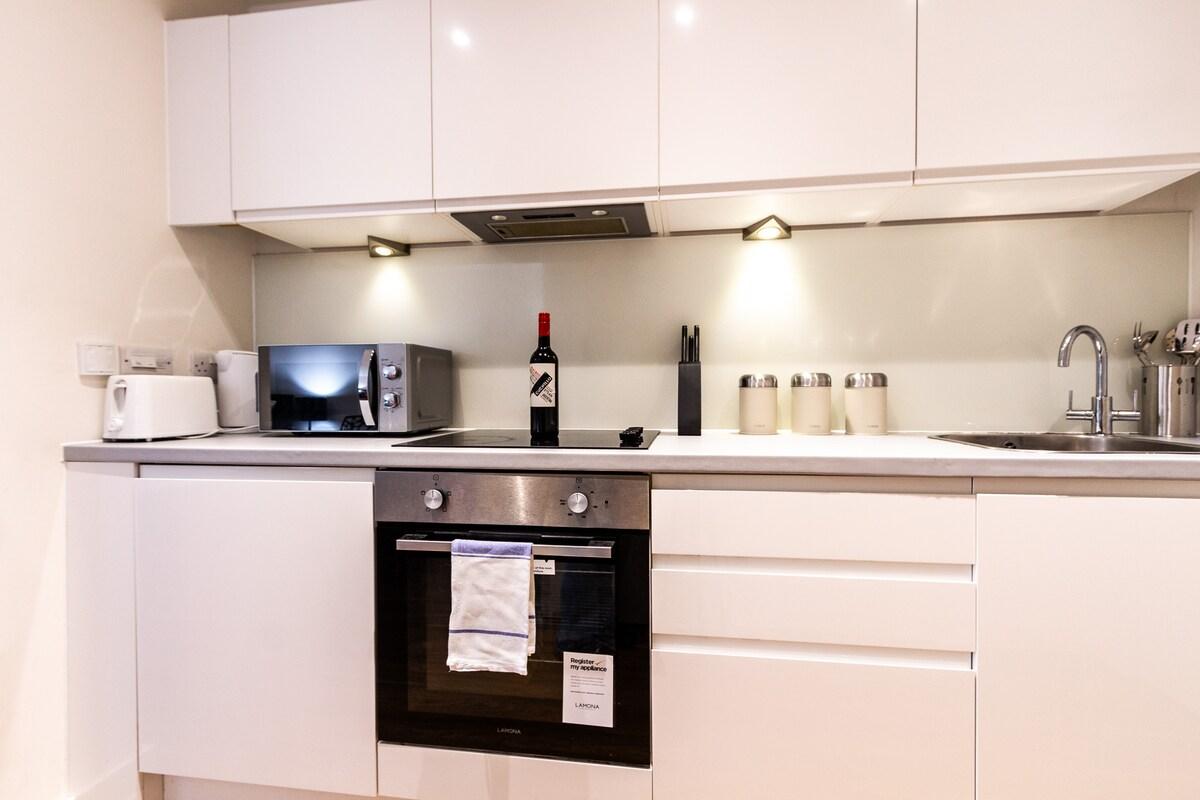 Stunning Centrally Located Studio Apt5