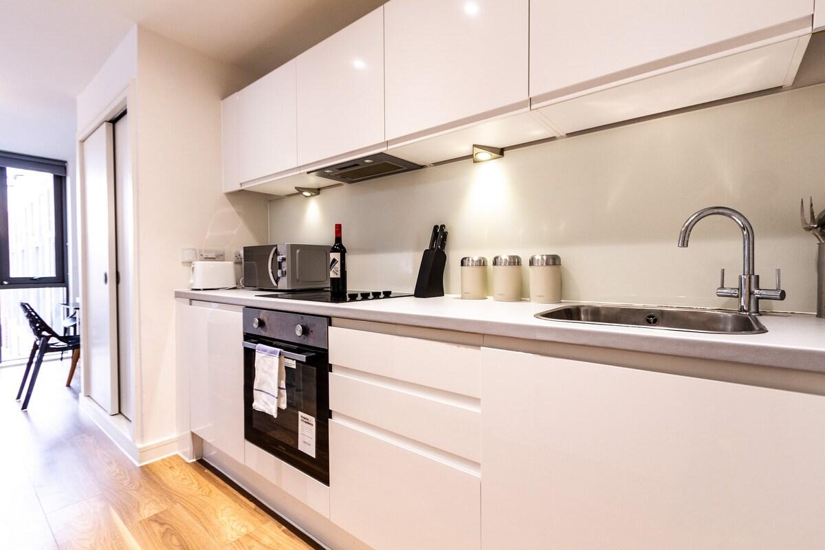 Stunning Centrally Located Studio Apt6