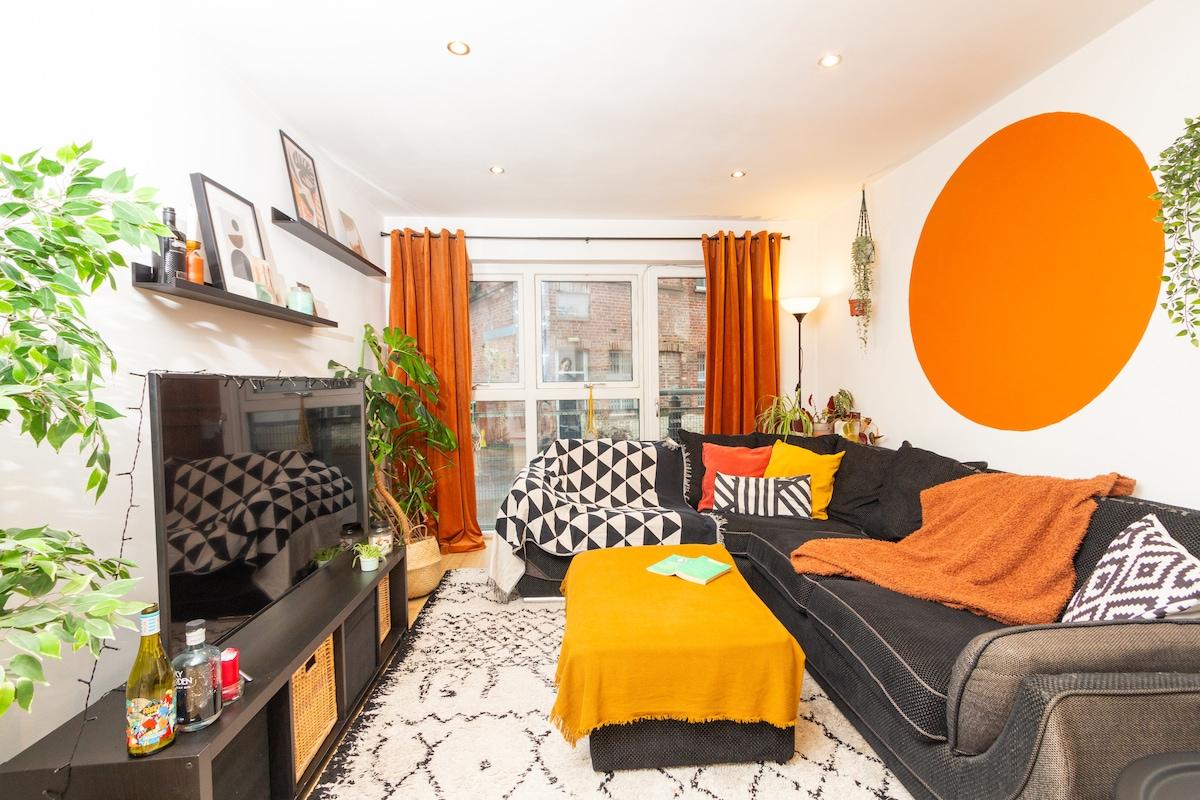 Modern Retreat: 2BD Apt with Lush Greenery1