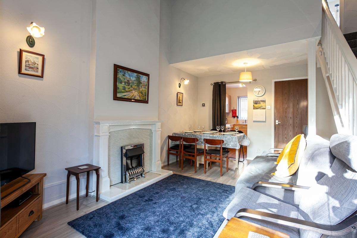 Spacious House in Sheffield - Great Location!1