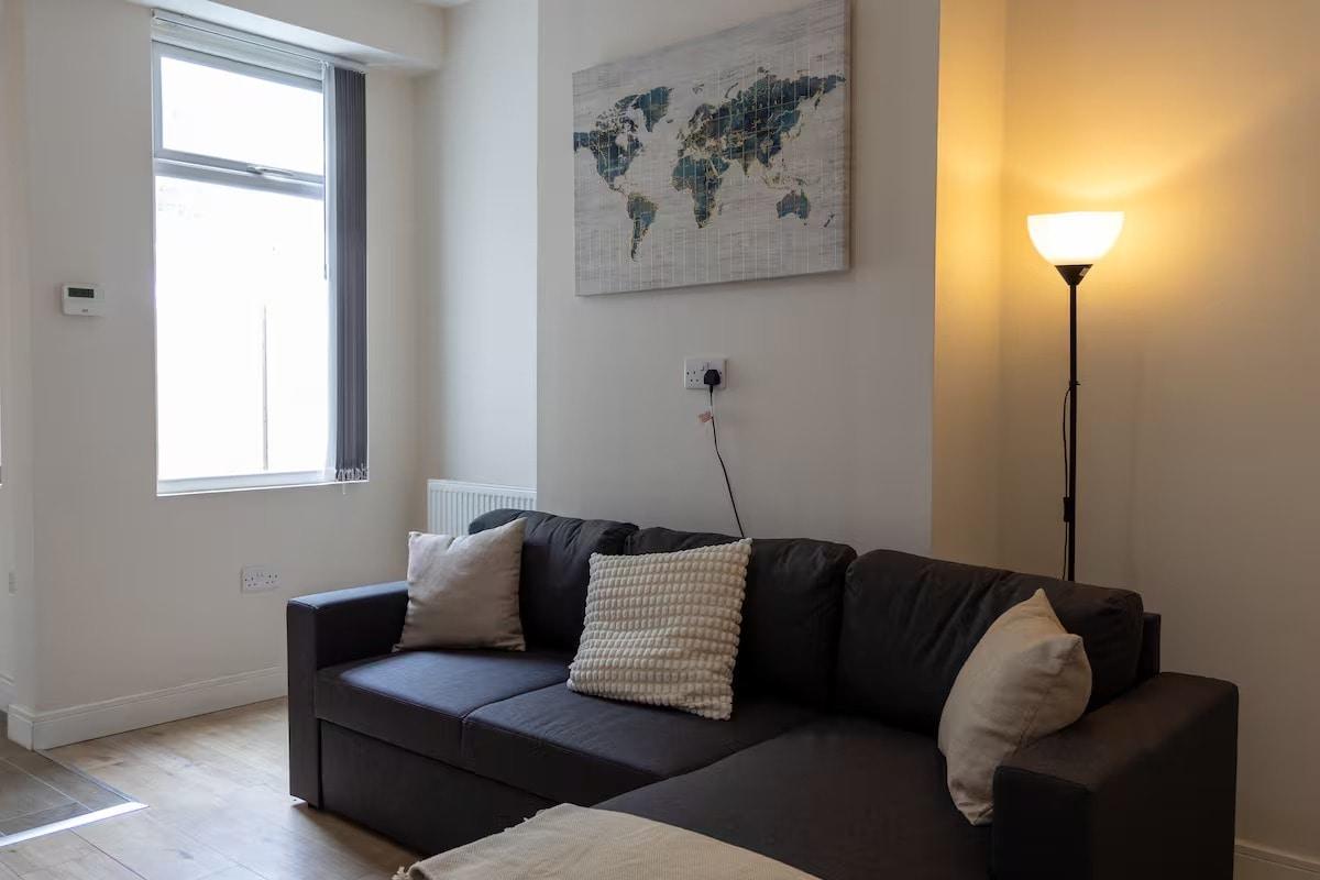 Spacious 4bed City Centre Home, Free Parking &Wifi2