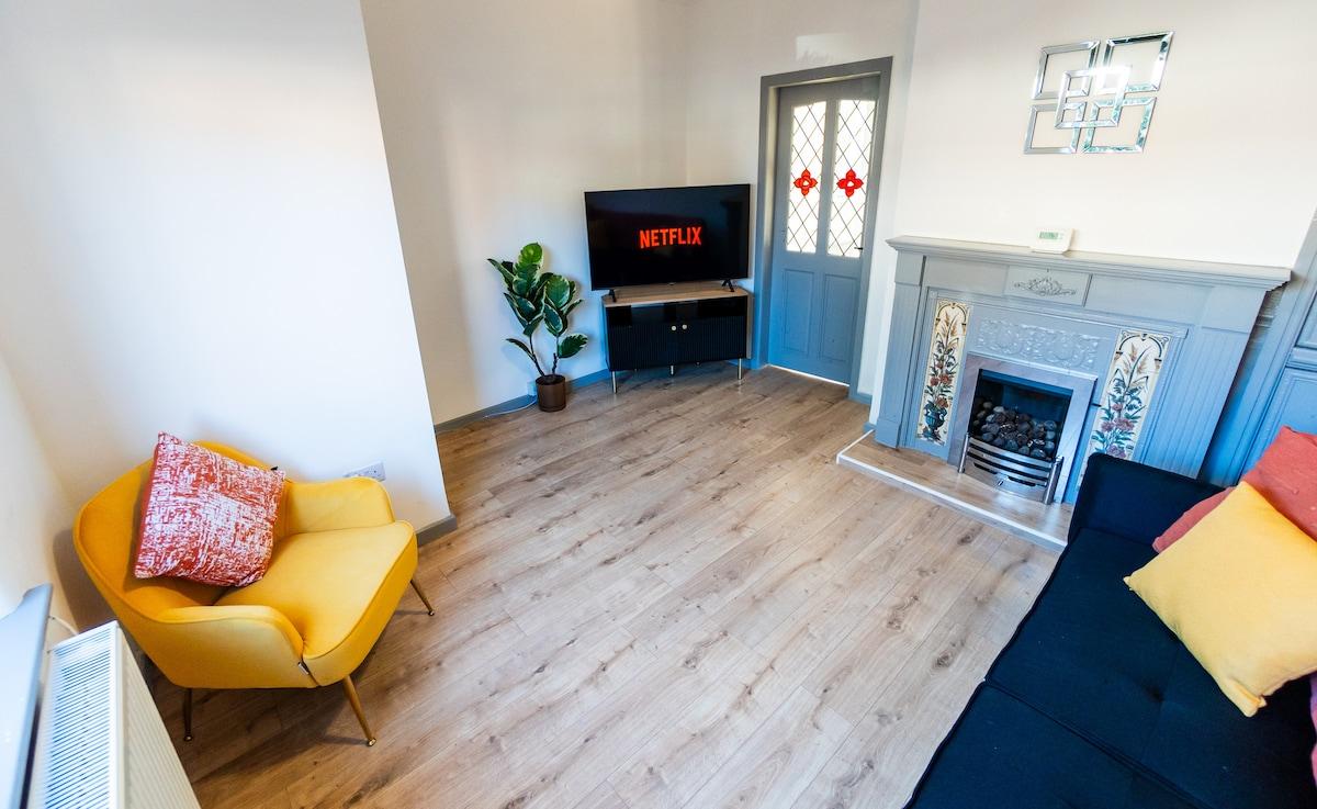 Cosy & Stylish Home in St Helens1