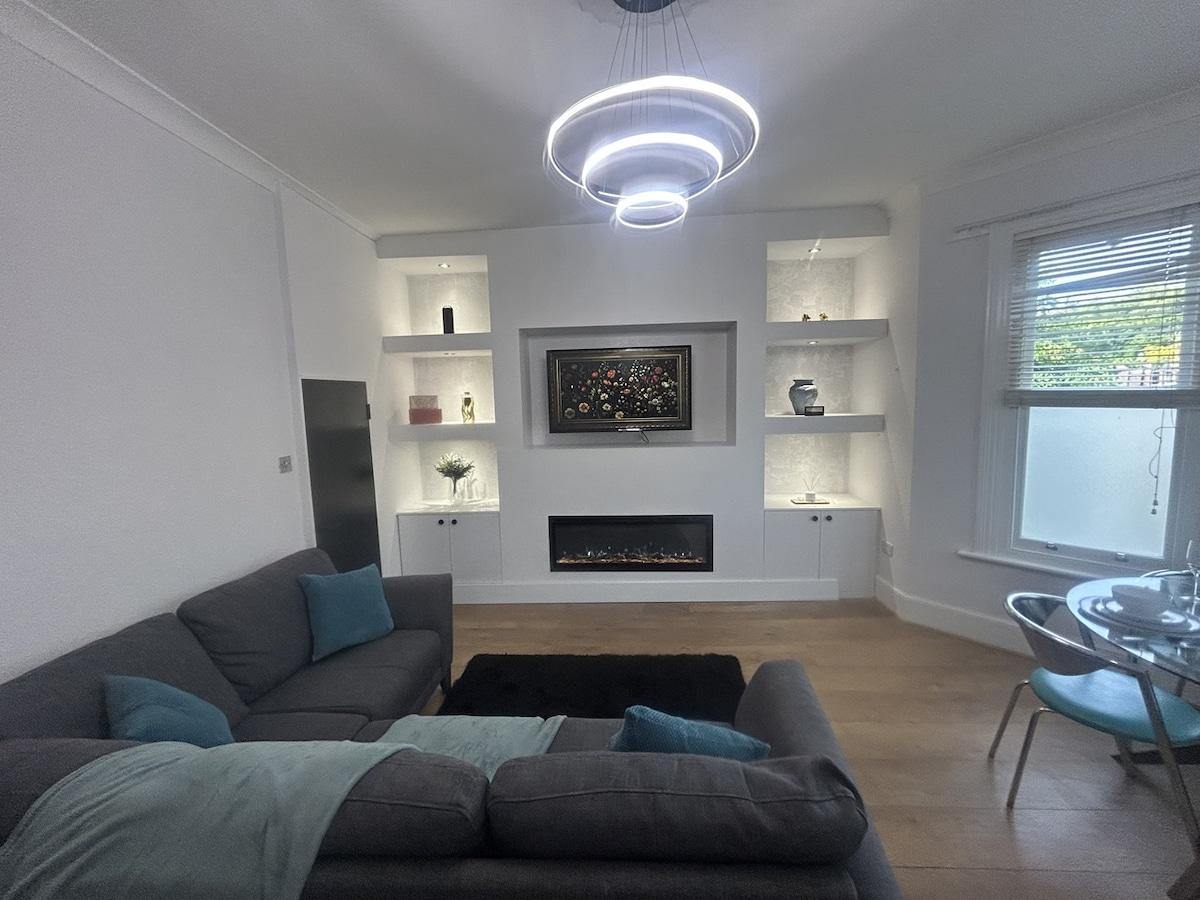2 bed split-level flat, 5-min from Sth Croydon Stn1