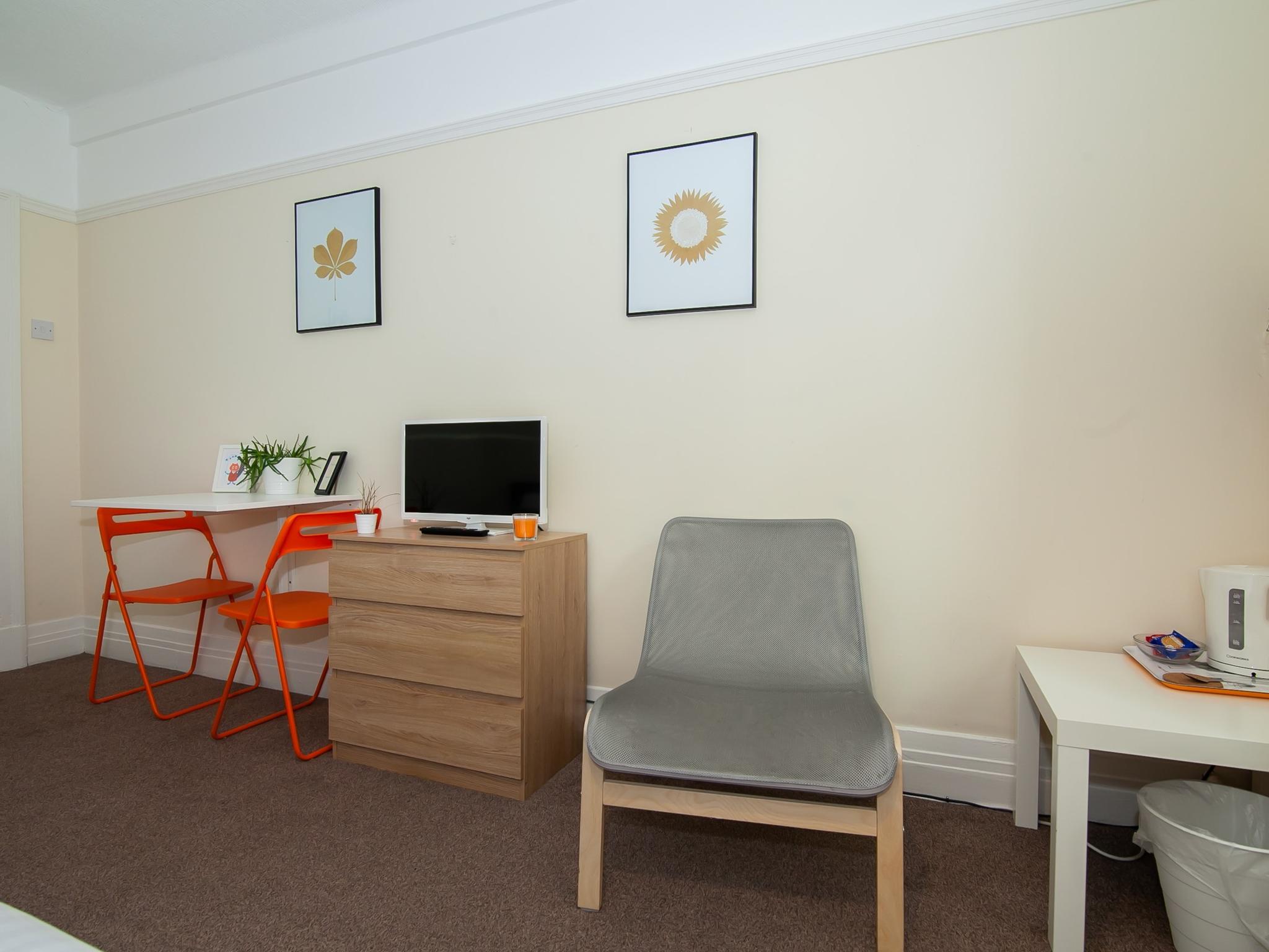 Jollys Room2