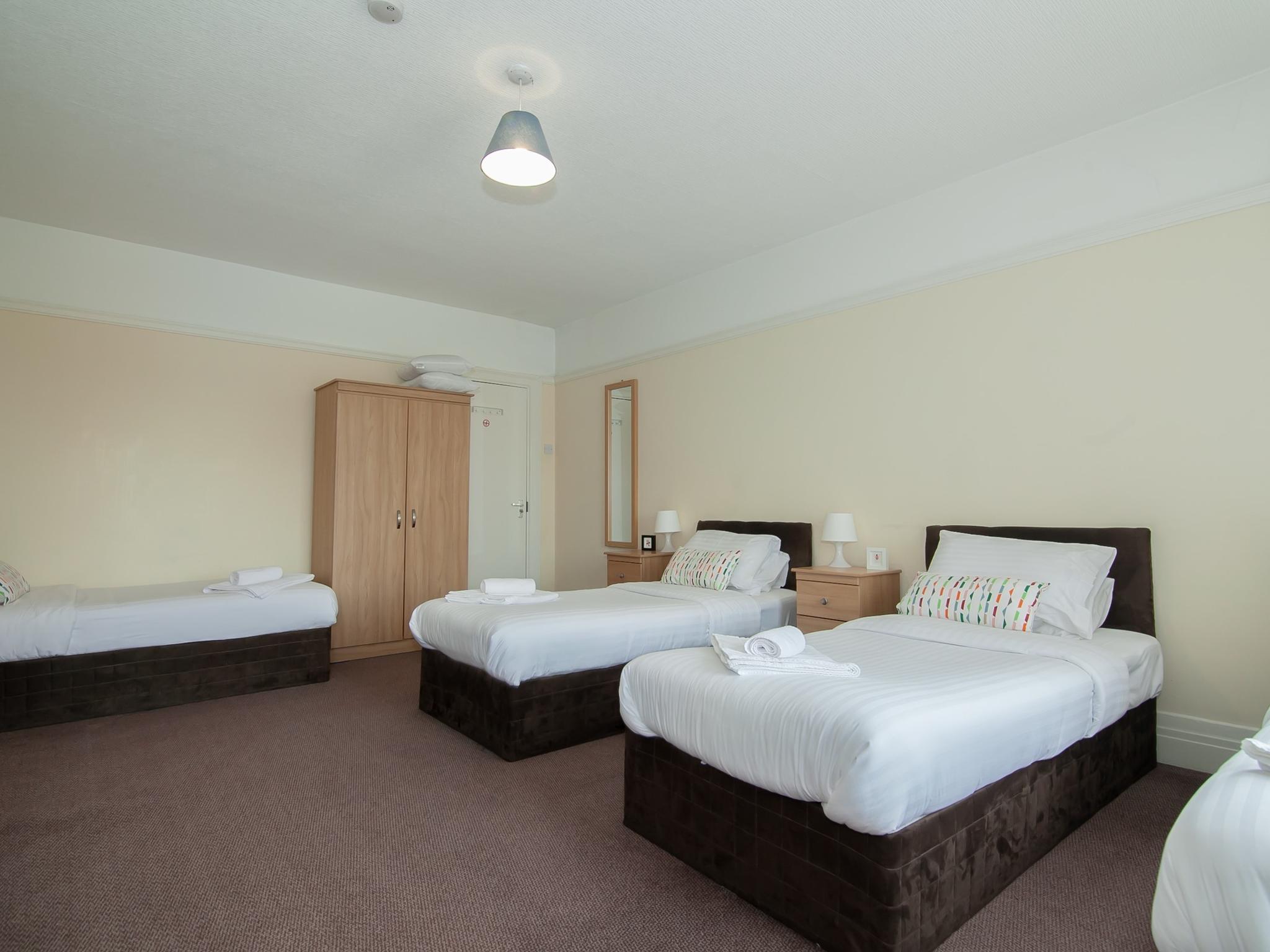 Jollys Room3