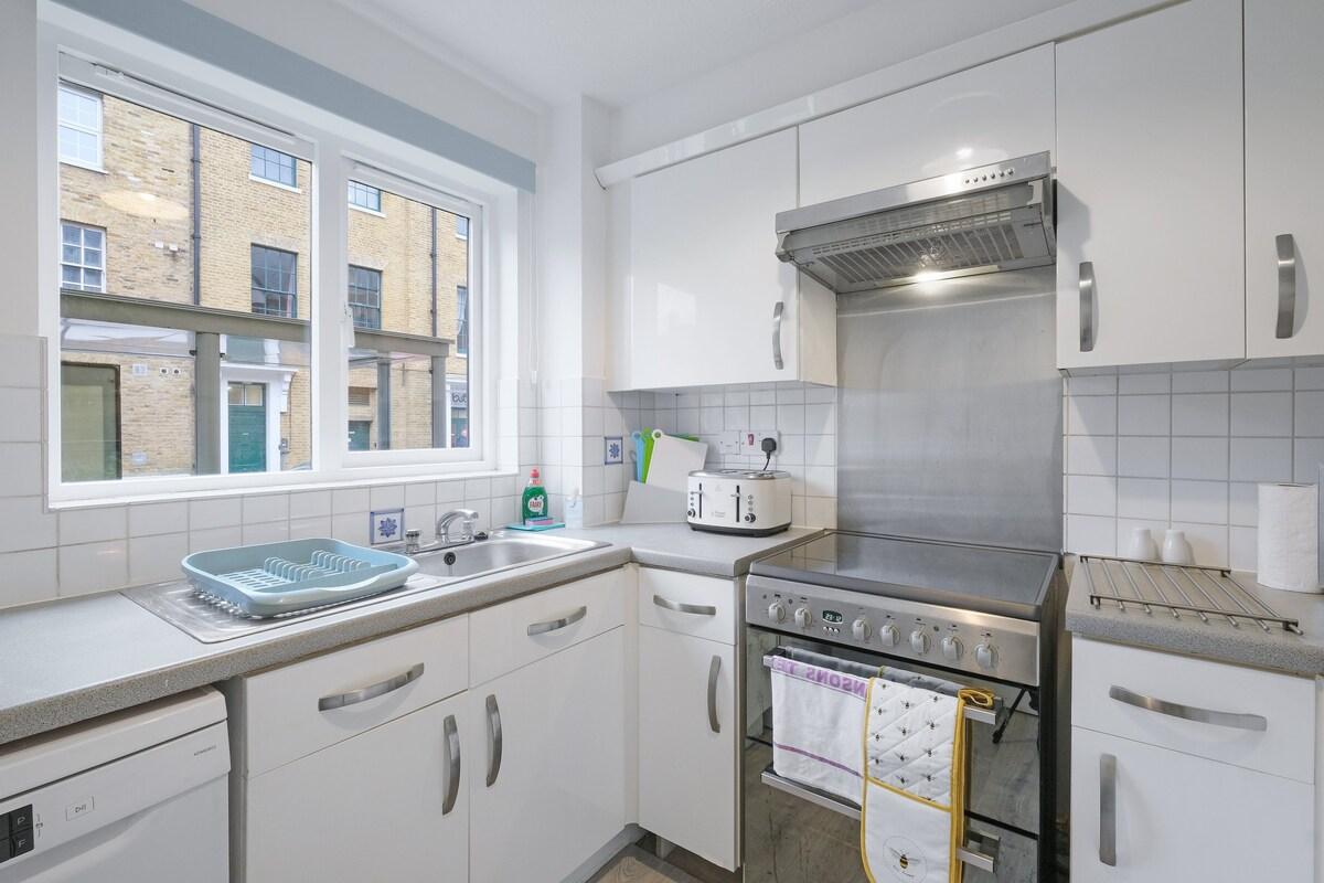 Charming 2-Bedroom, 1-Bath Apt. in Transom Square3