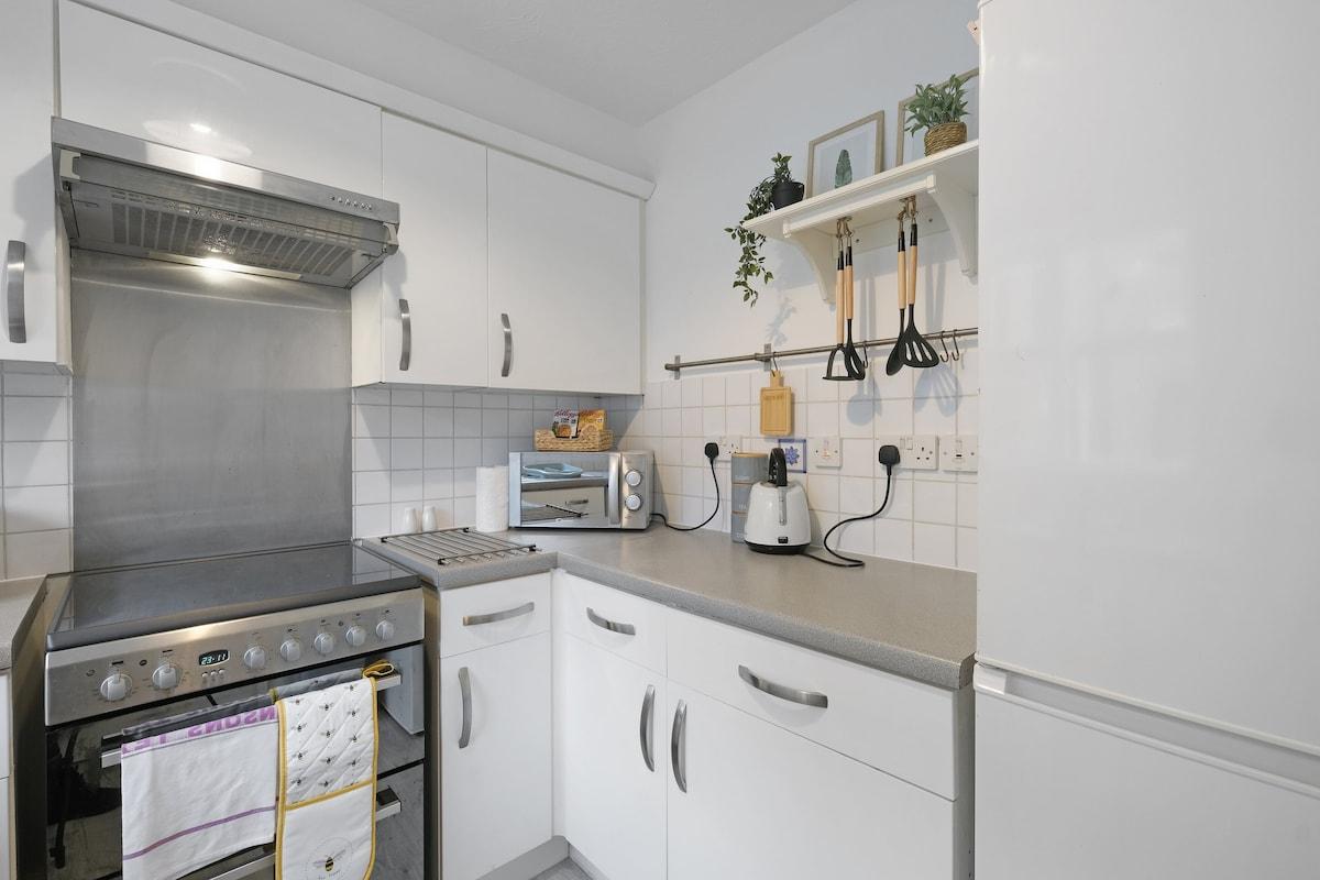 Charming 2-Bedroom, 1-Bath Apt. in Transom Square4