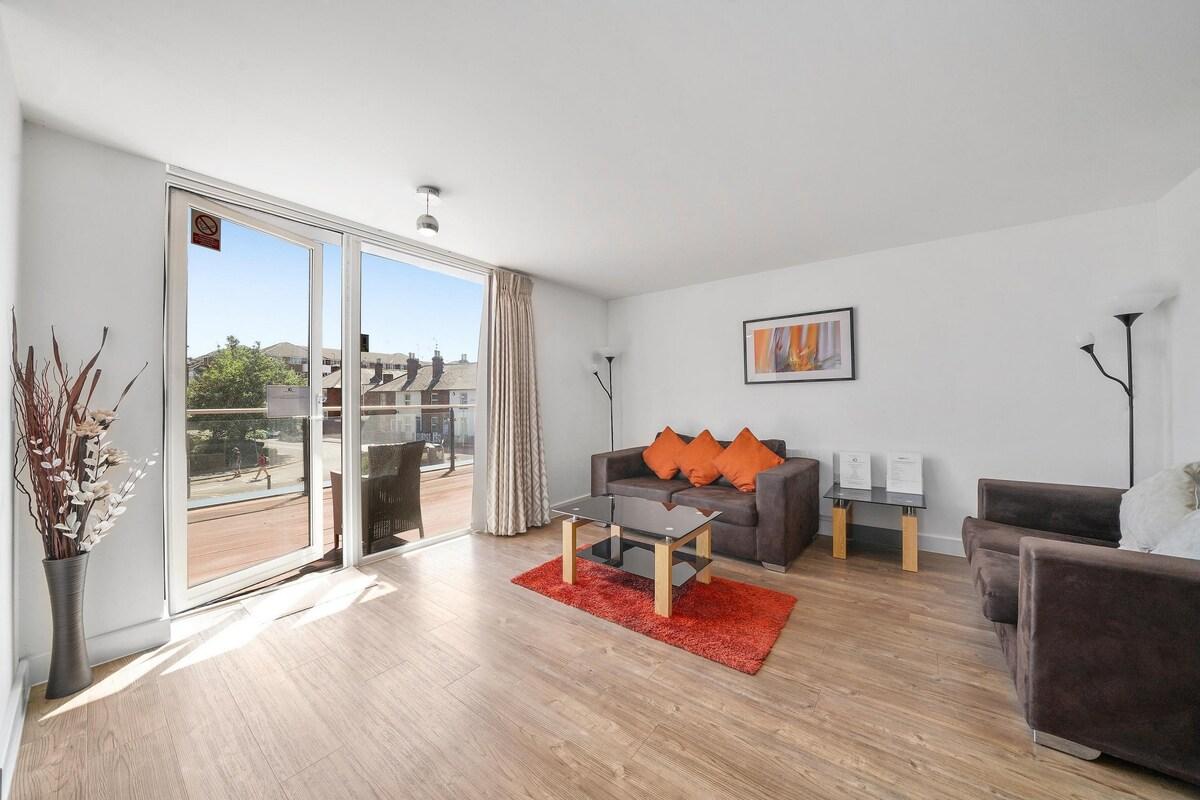 Kennet House 2 Bed and 2 Bath Apt. 71