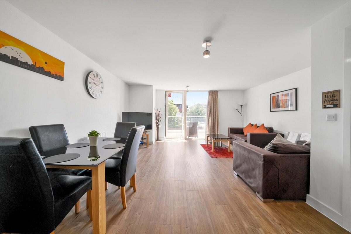 Kennet House 2 Bed and 2 Bath Apt. 73