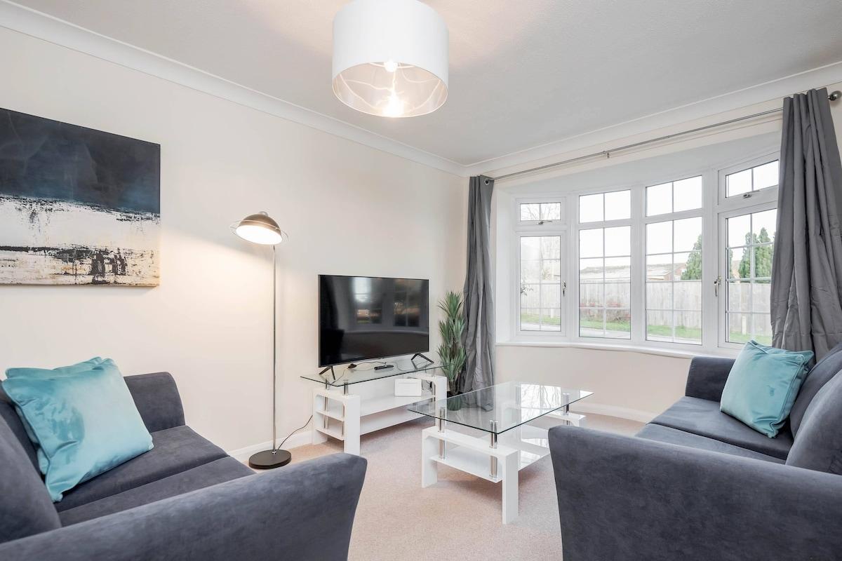 Charming 3 Bed house Family and Long-stay Discount1