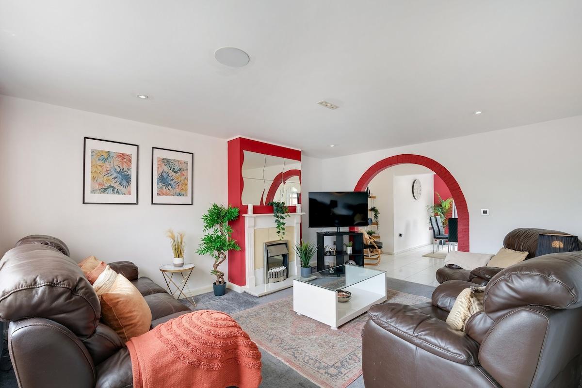 Elegant 5BR Home w/ EV Charger, Garden & Parking1