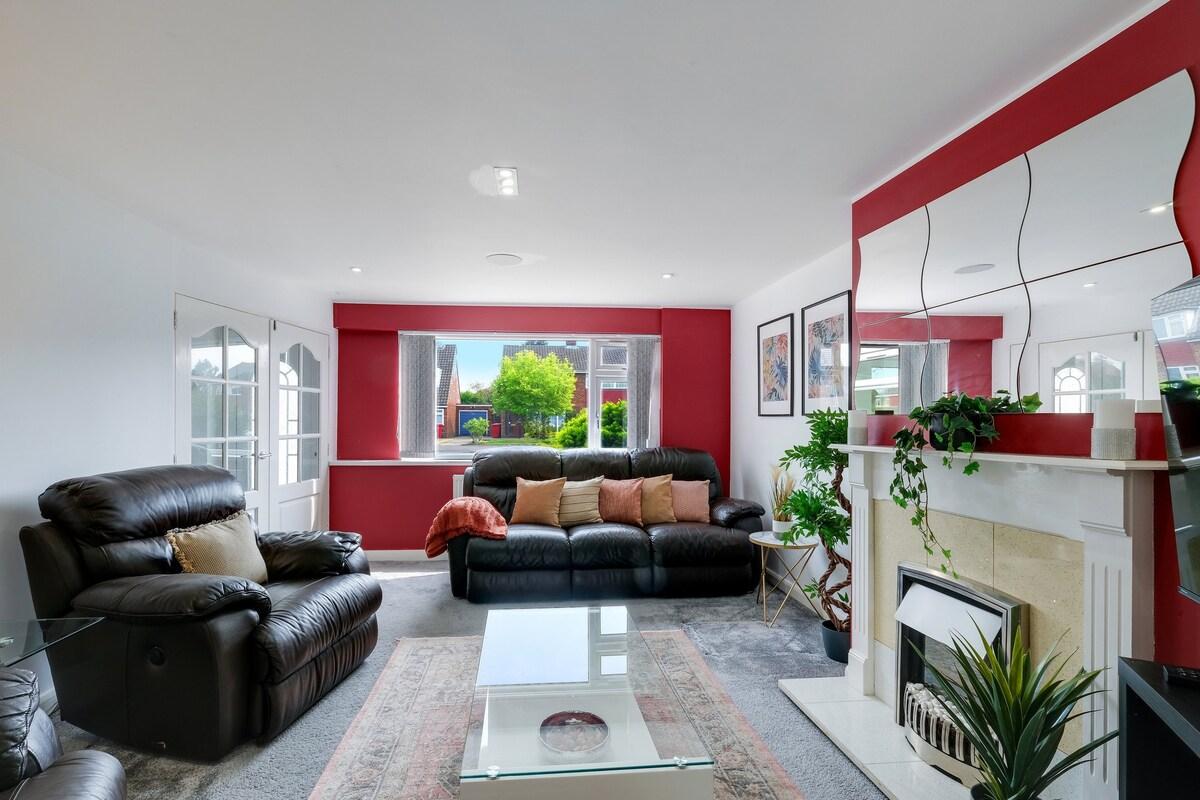 Elegant 5BR Home w/ EV Charger, Garden & Parking4