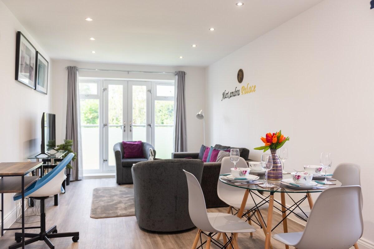 Modern 1 Bed Apart in Hatfield | FREE Parking5