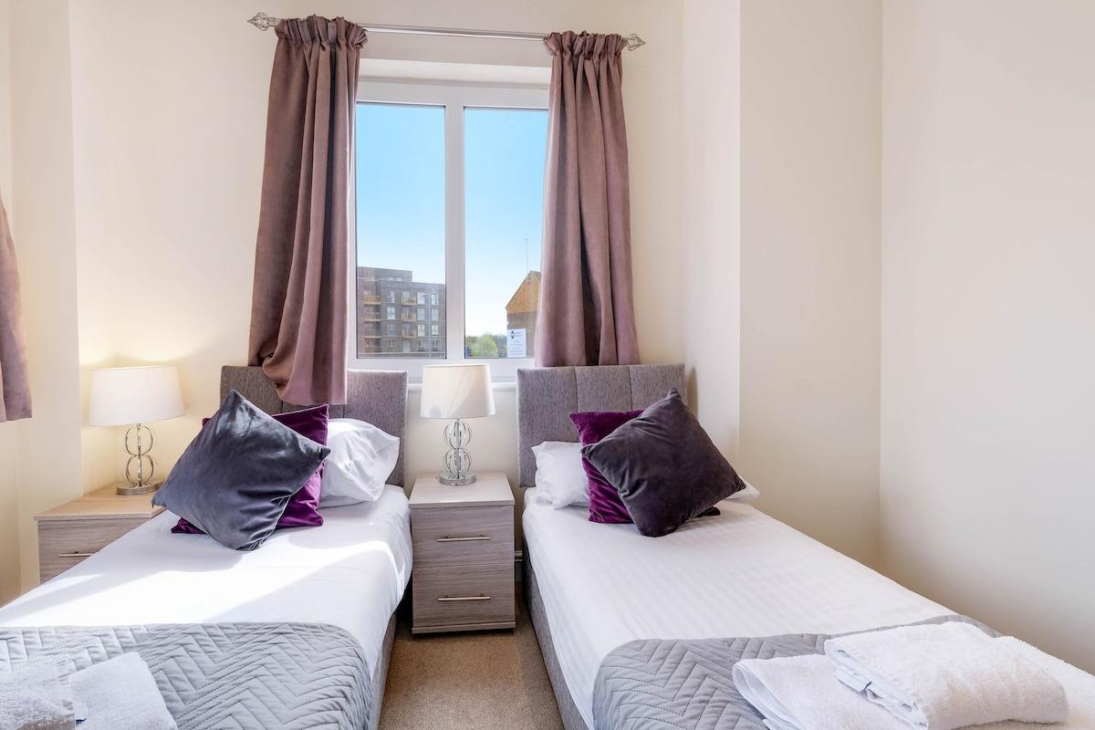 Luxury 2 Bedroom Apt.05 with Parking in Maidenhead1
