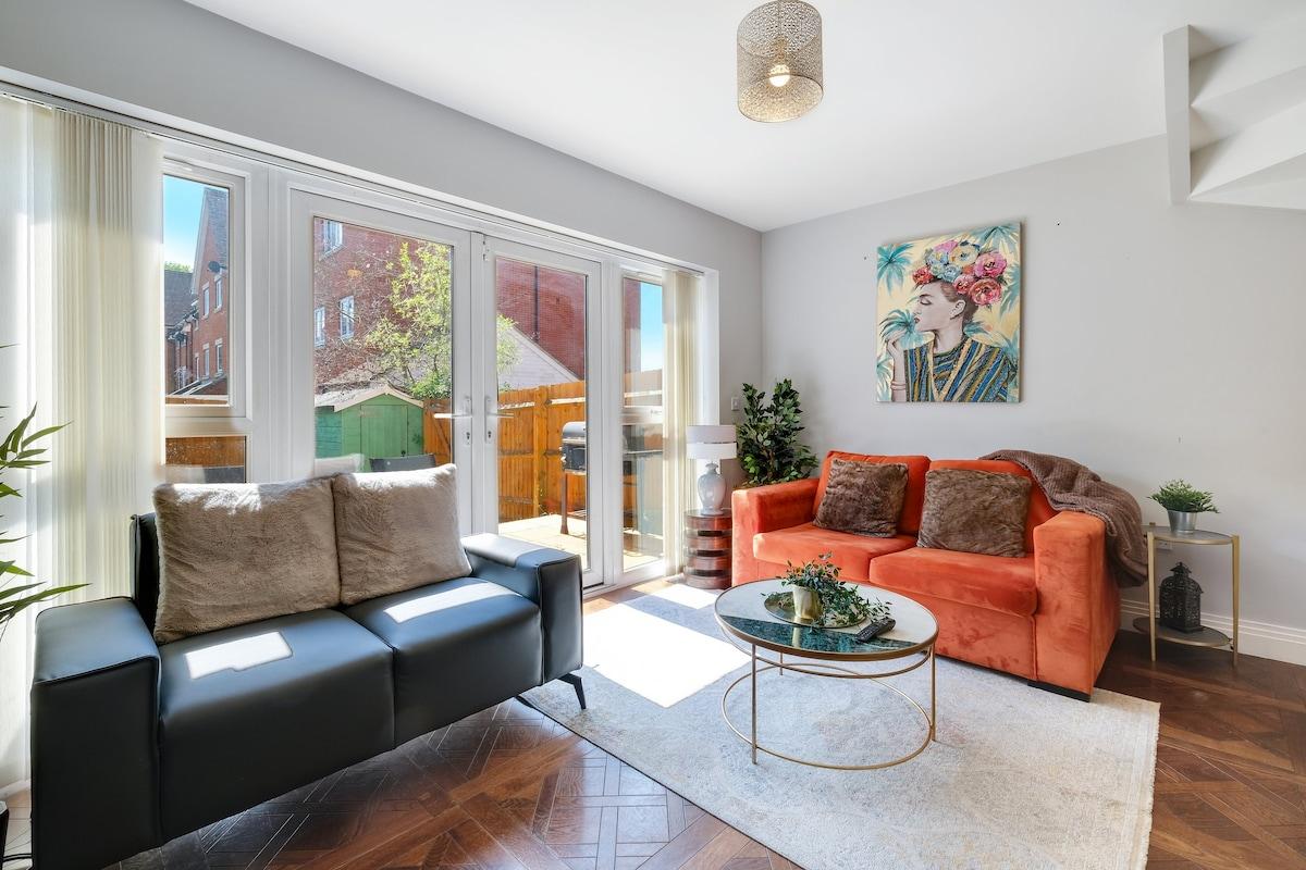 Meyers Close Modern 3 Bedrooms and 2 Bathrooms1