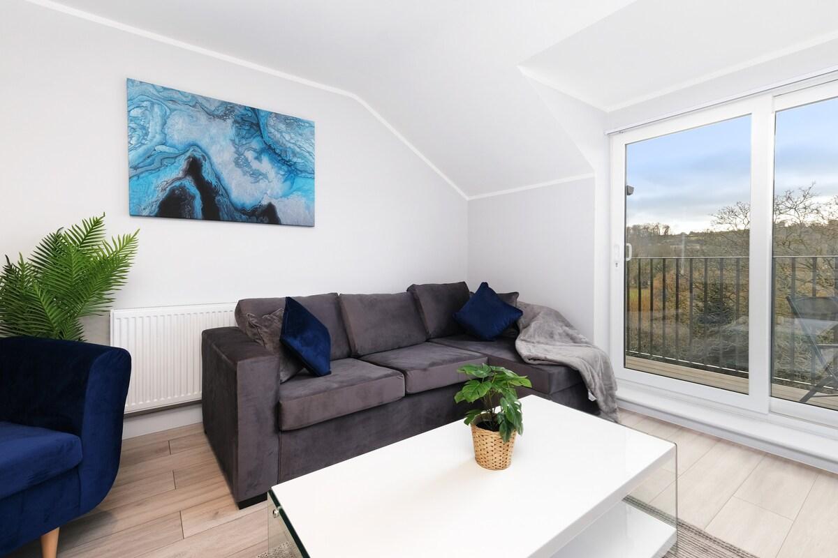 2 Bdr Penthouse with parking High Wycombe Apt. 031