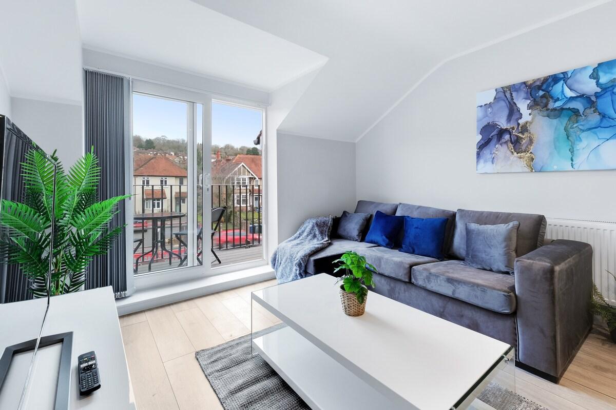 2 Bdr Penthouse with parking High Wycombe Apt. 041