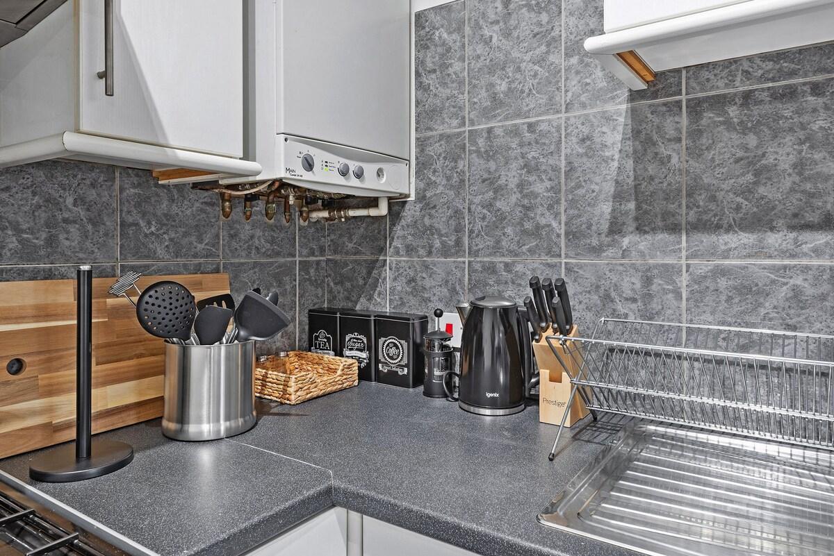 West Ealing Srv Apt. with Off St. Parking A -2 BDR4