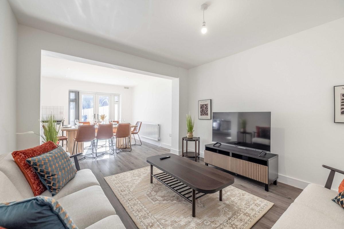 Chic and Comfy 4 Bedroom Stay Baylis Road1