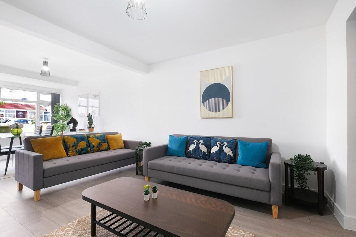 Stylish 2 Bedroom Serviced House in Slough1