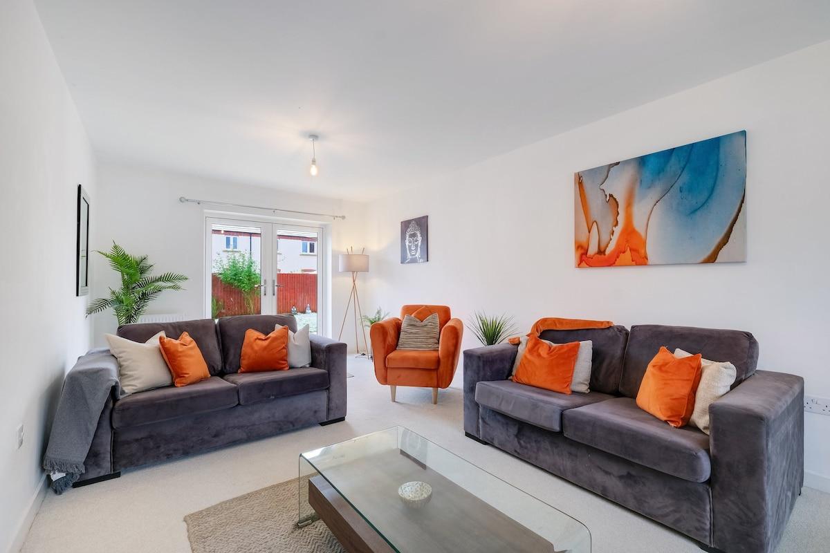 6 Bedroom 3.5 Bathroom House in Bicester Village1