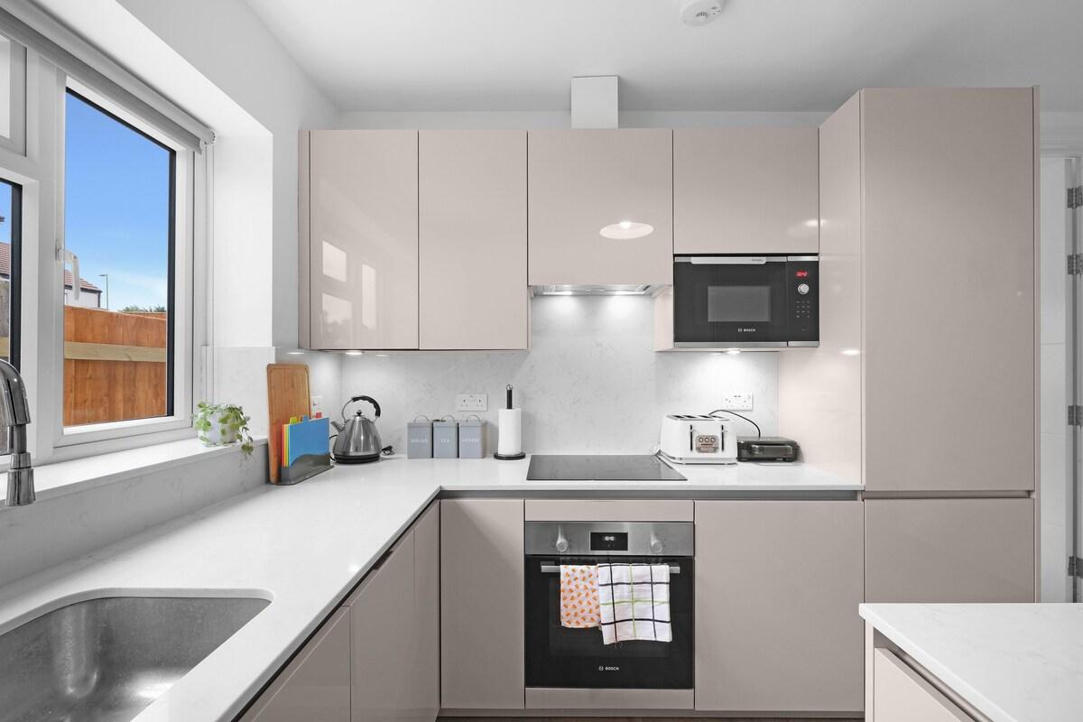 Stylish 4 Bedroom, 2.5-Bath Home in Borehamwood6
